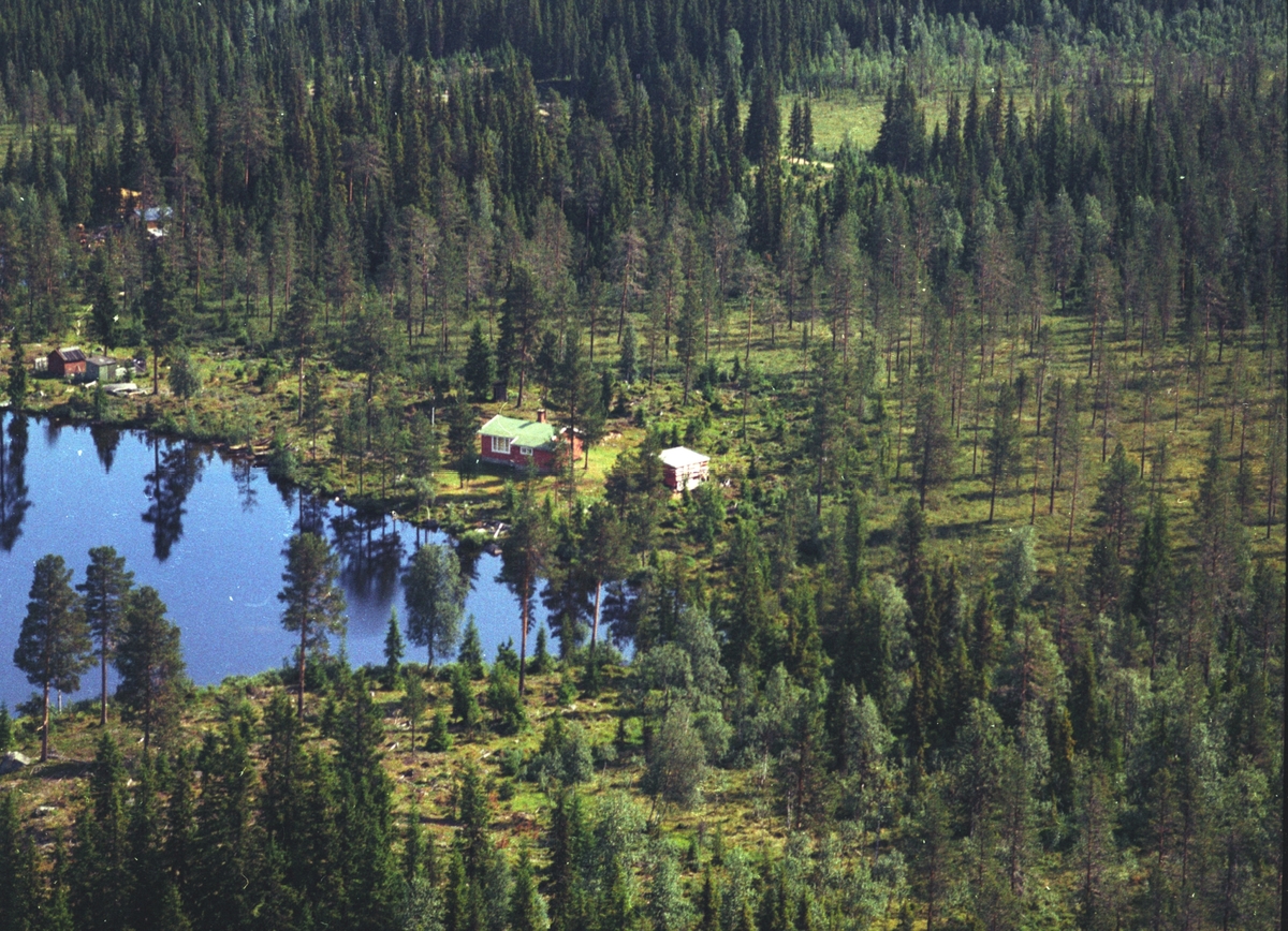 Widerøes Flyveselskap A/S, Flyfoto, Wilbergs hytte ved Sør-Mesna, Ringsaker.