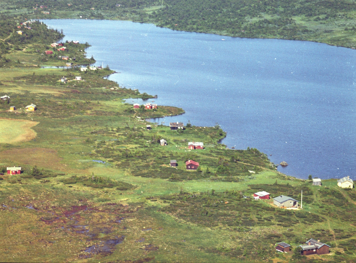 Widerøes Flyveselskap A/S, Flyfoto, Nordseter, Lillehammer, hyttebebyggelse ved Nevelvatnet.