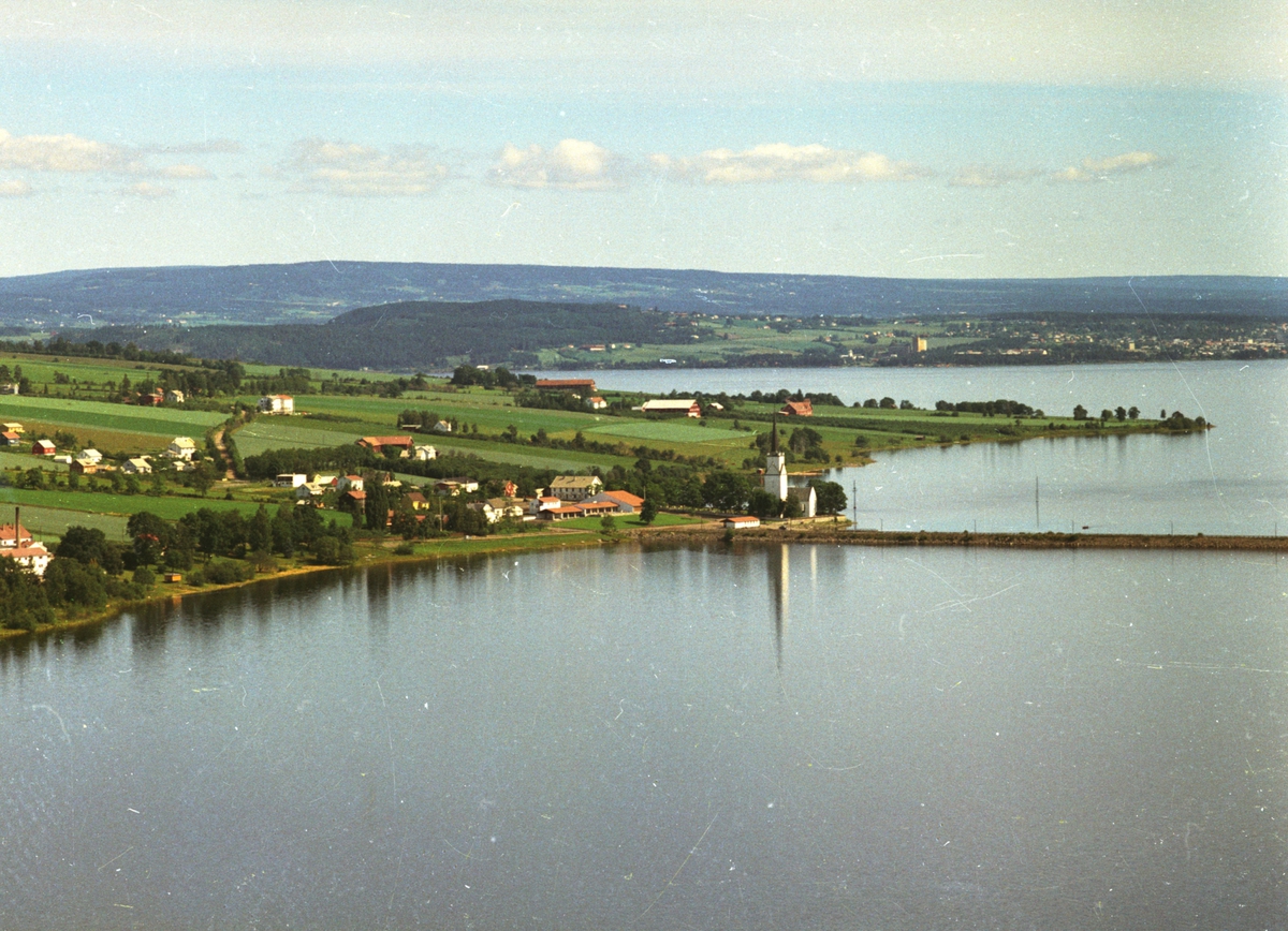 Widerøes Flyveselskap A/S, Flyfoto, Tingnes, Nes kirke, Nessundet bru, Mjøsa, Nes, Hedmark.