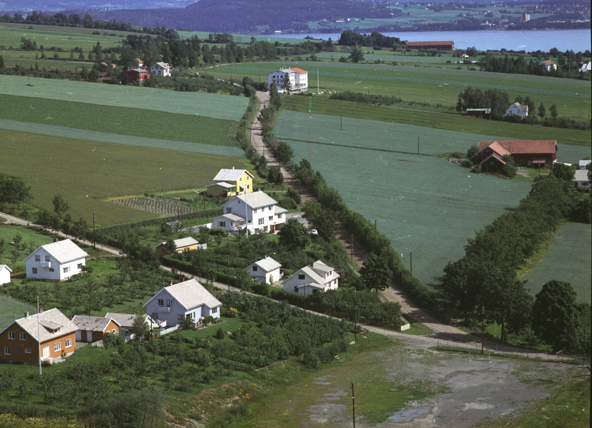 Widerøes Flyveselskap A/S, Flyfoto, Tingnes, bebyggelse, lekeplassen, Grande, Frydenlund, Nes, Hedmark.