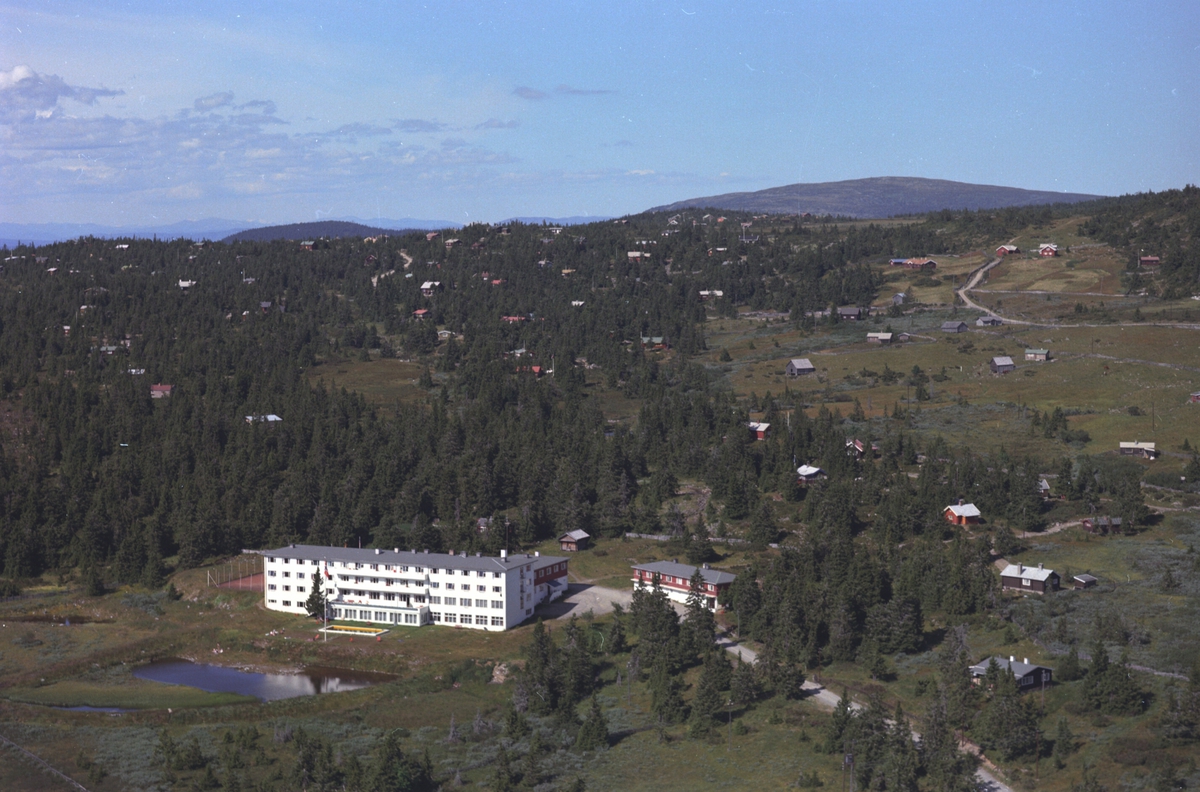 Widerøes Flyveselskap A/S, Flyfoto, Sjusjøen Høyfjellshotell, Ringsaker.