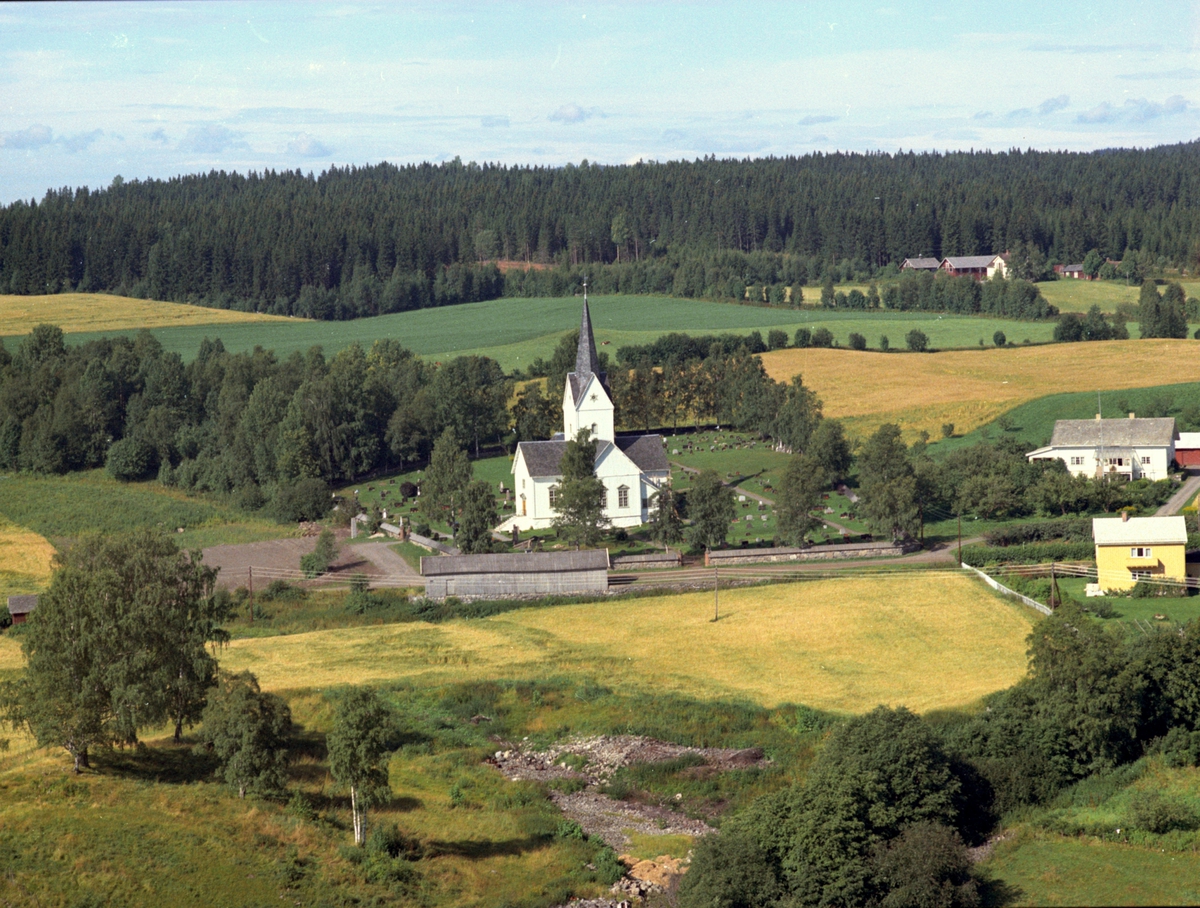 Widerøes Flyveselskap A/S, Flyfoto av Veldre kirke, Ringsaker.