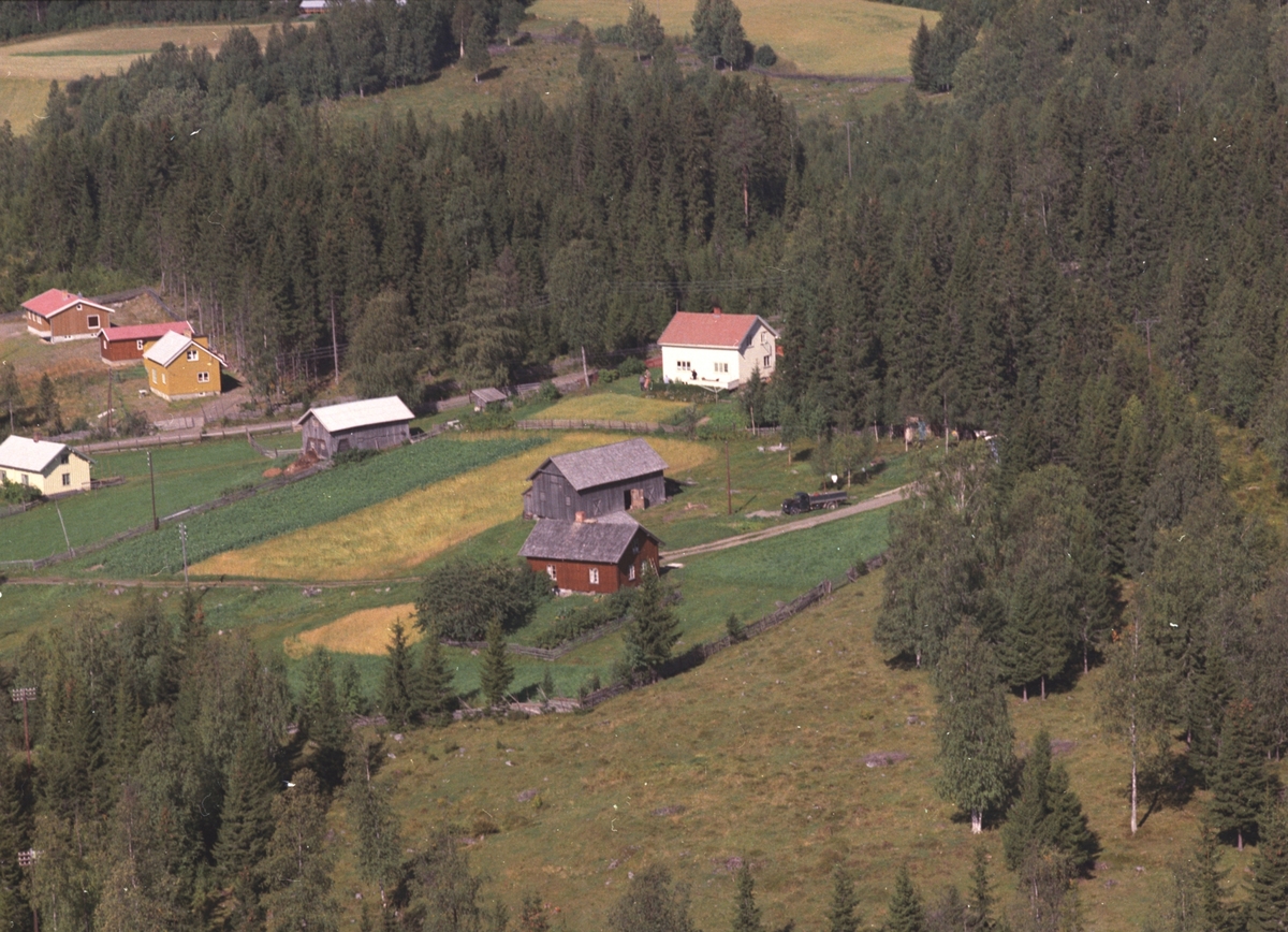 Widerøes Flyveselskap A/S, Flyfoto, bebyggelse ved Åsmarka kirke, Åsmarka, Ringsaker.