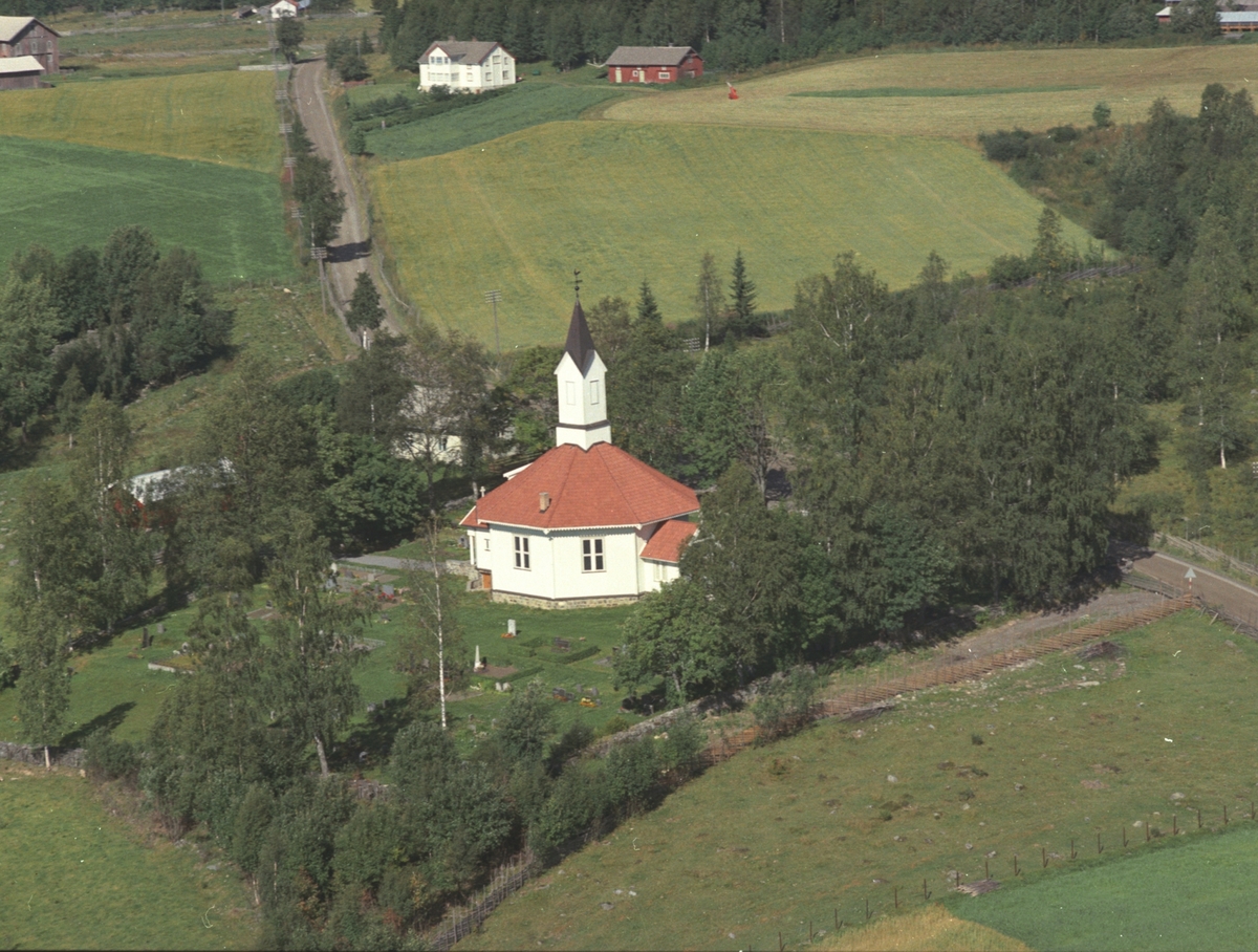 Widerøes Flyveselskap A/S, Flyfoto, Åsmarka kapell, Ringsaker.