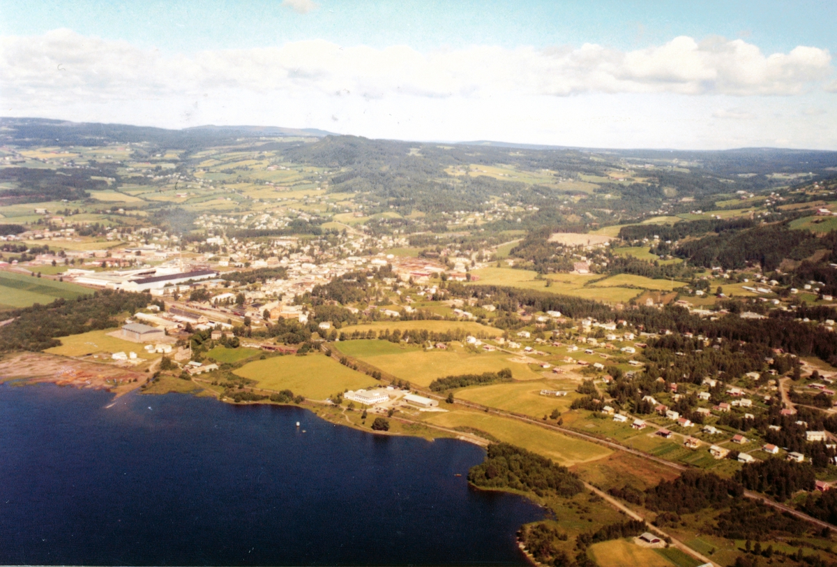 Widerøes Flyveselskap A/S, Flyfoto, Brumunddal, Veldreside, Ringsaker.