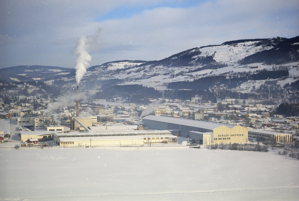 Widerøes Flyveselskap A/S, Flyfoto, Berger Langmoen A/S, Brumunddal, Ringsaker.