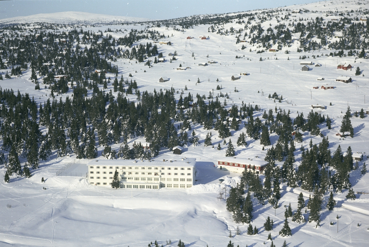 Widerøes Flyveselskap A/S, Flyfoto, Sjusjøen Høyfjellshotell, Ringsaker.