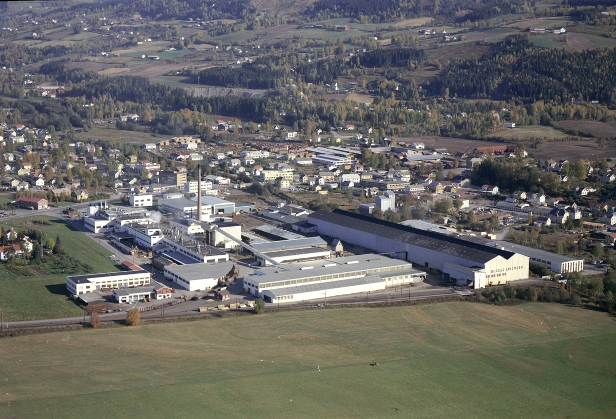 Widerøes Flyveselskap A/S, Flyfoto, Berger Langmoen A/S, Brumunddal, Ringsaker.