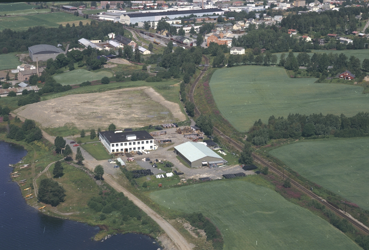 Widerøes Flyveselskap A/S, Flyfoto, Stela plastfabrikk, Nerkvern, Brumunddal, Ringsaker.