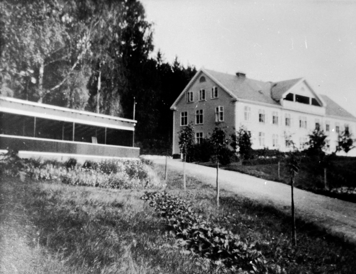 Anno Domkirkeodden, Eksteriør, forsiden på Ringsaker sykehus, Moelv.