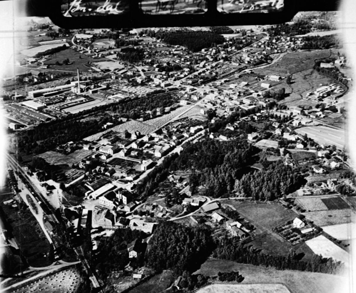 Anno Domkirkeodden, Flyfoto av Brumunddal, Helmer Husebys Meieri, Potetmjølfabrikken.