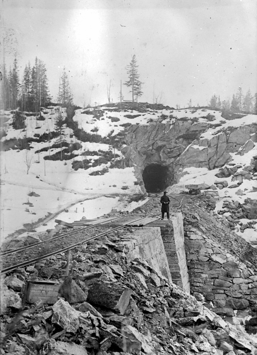 Anno Domkirkeodden, Jernbaneundergang, jernbanebro i forgrunn, Domstuetunnelen, Ringsaker.
