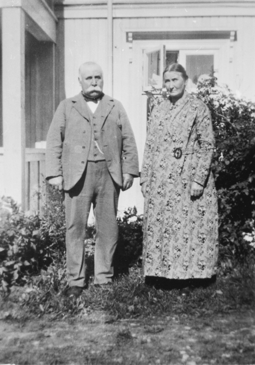 Anno Domkirkeodden, Smed Ole Larsen og Oline Larsen, gullbrudepar, Nybakken øvre, Kongsvegen, Brumunddal.
