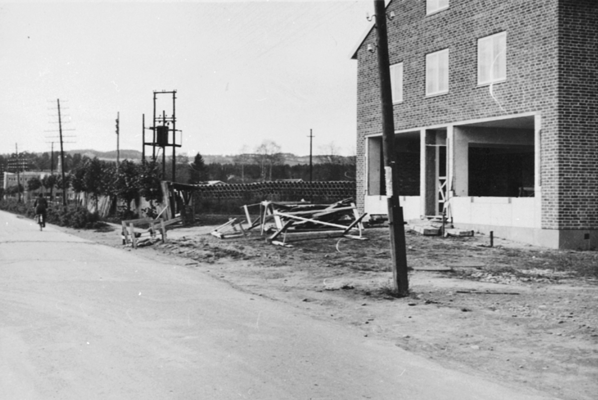 Anno Domkirkeodden, Eksteriør, meieriutsalget under bygging, meierigården, Ringsakervegen, Brumunddal.