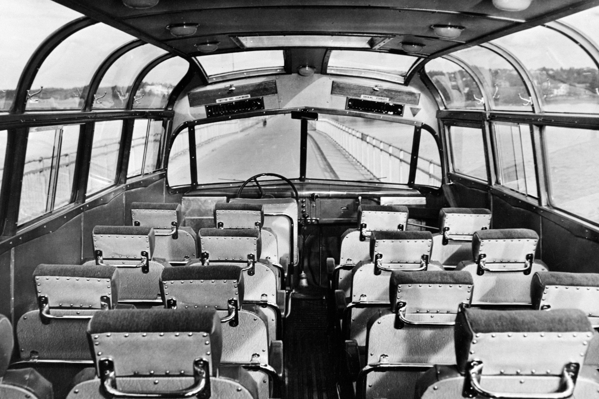 Anno Domkirkeodden, Interiør buss. Busskarosseri bygd ved Hymas A/S, Brumunddal Mekaniske Verksted og Støperi. fotografert på Hamar, buss til Jotunheimen og Valdresruten bilselskap. Gikk under navnet Venus, Dodge registrert 9.7.1948, E-15522.