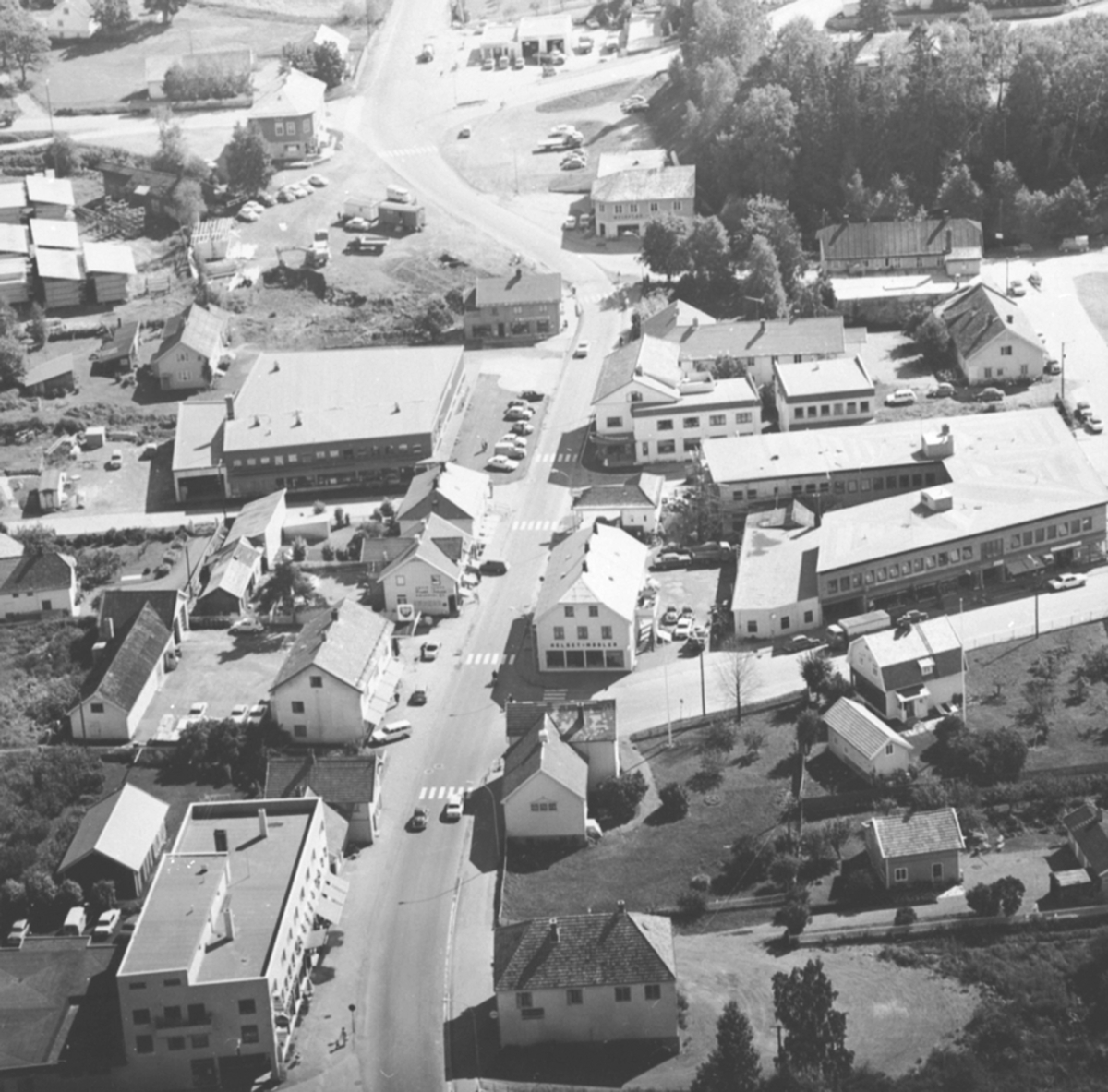 Anno Domkirkeodden, Flyfoto, Brumunddal sentrum, Furnesvegen.