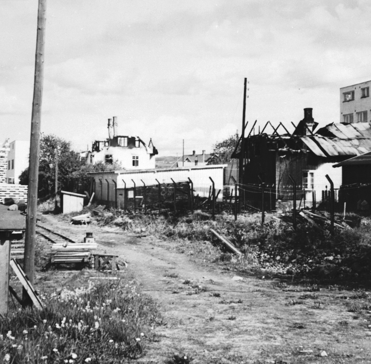 Anno Domkirkeodden, Etter storbrannen, Skjæret og et hus nedenfor Grand hotell er totalskadd. Brumunddal.