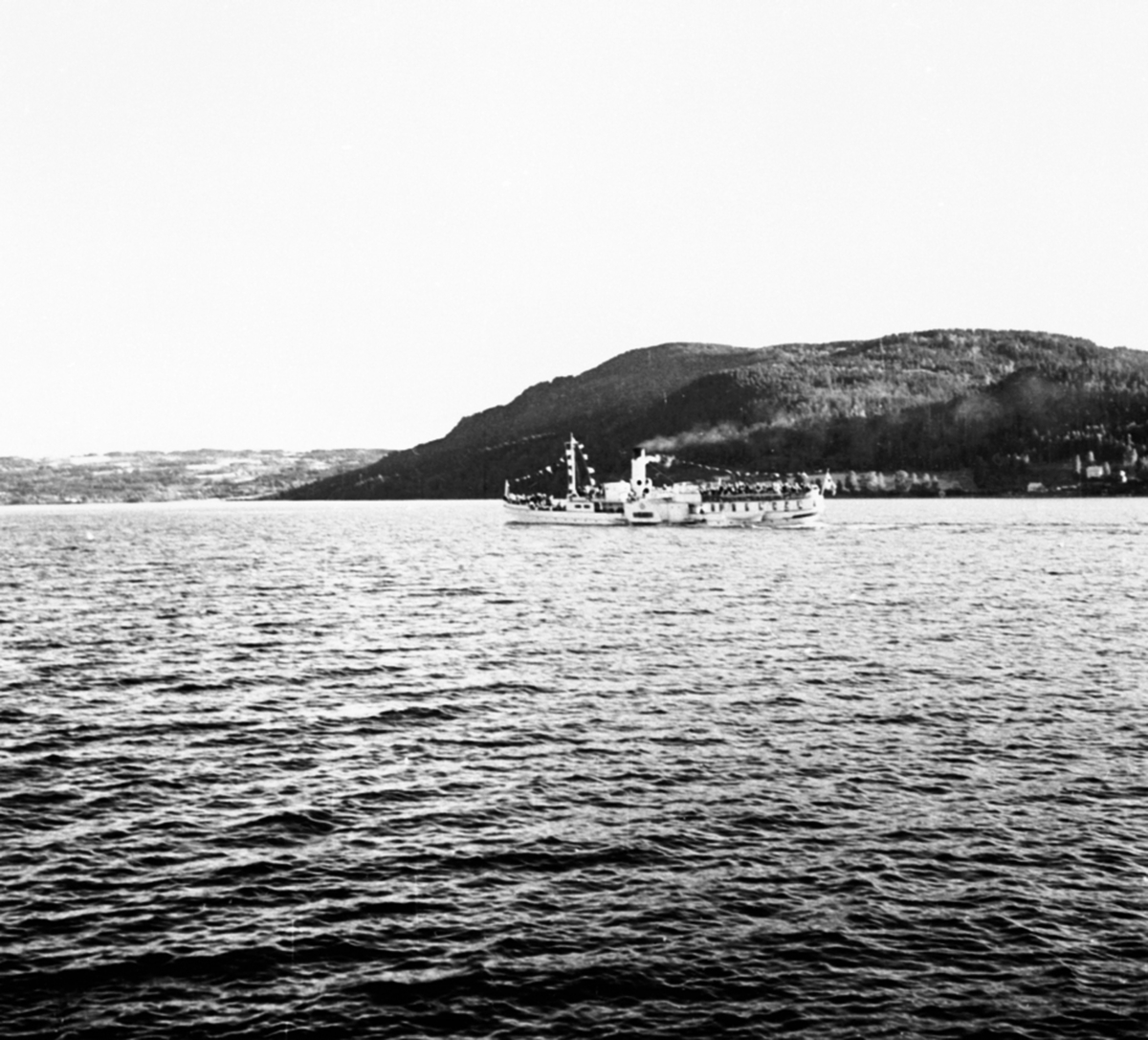 Anno Domkirkeodden, D. S. Skibladner ut Bundefjorden, Brumunddal.