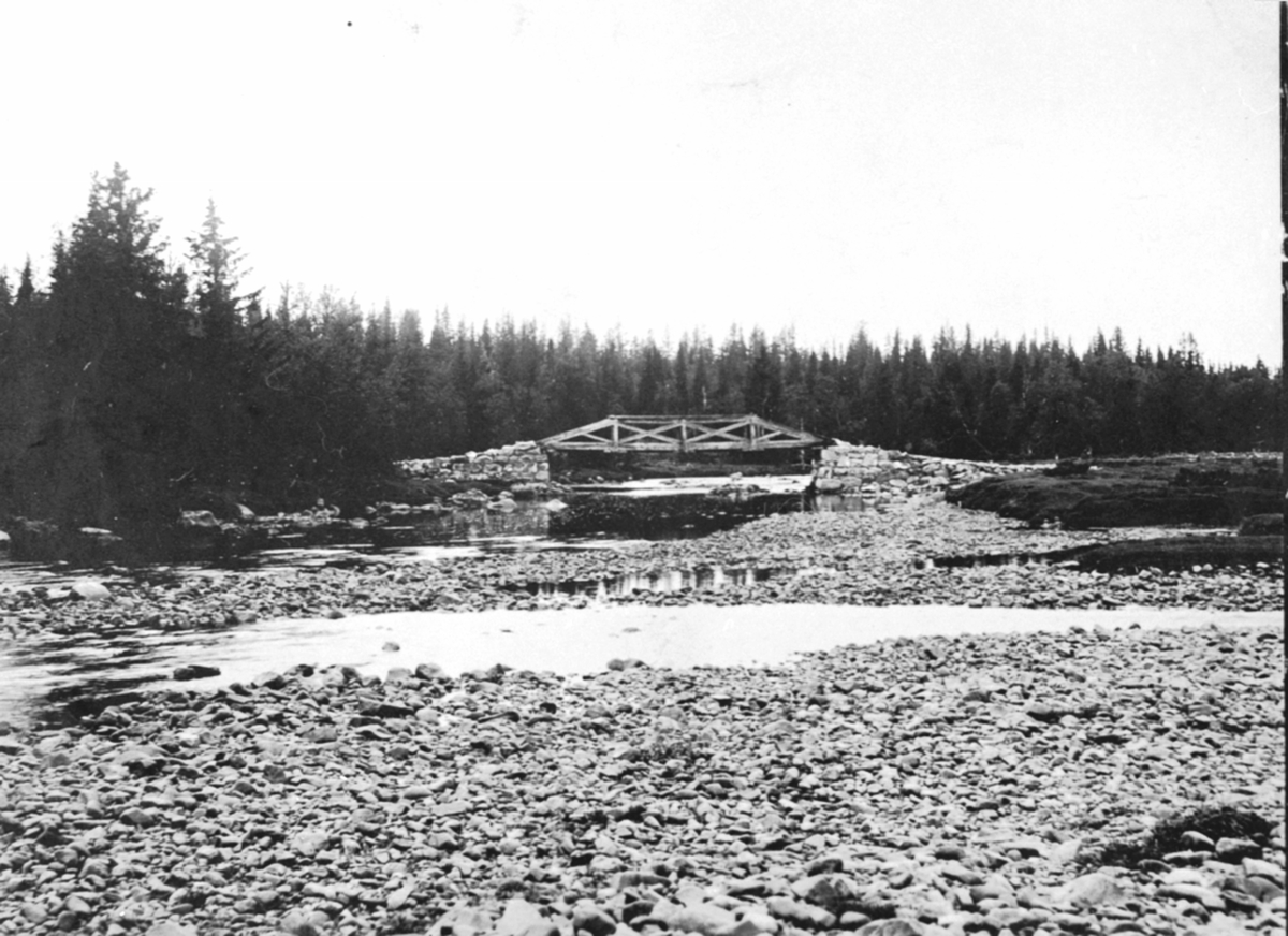 Anno Domkirkeodden, Bru over Åsta i Åstadalen, Ringssakerfjellet.