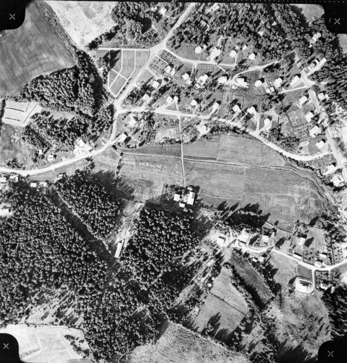 Widerøes Flyveselskap A/S, Flyfoto, fotogrammetri av Brumunddal øst ved Frambakken.