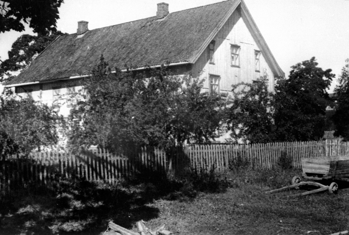 Anno Domkirkeodden, Eksteriør, hovedbygningen på Røhr gård, Ringsaker. Bygd i 1790.
