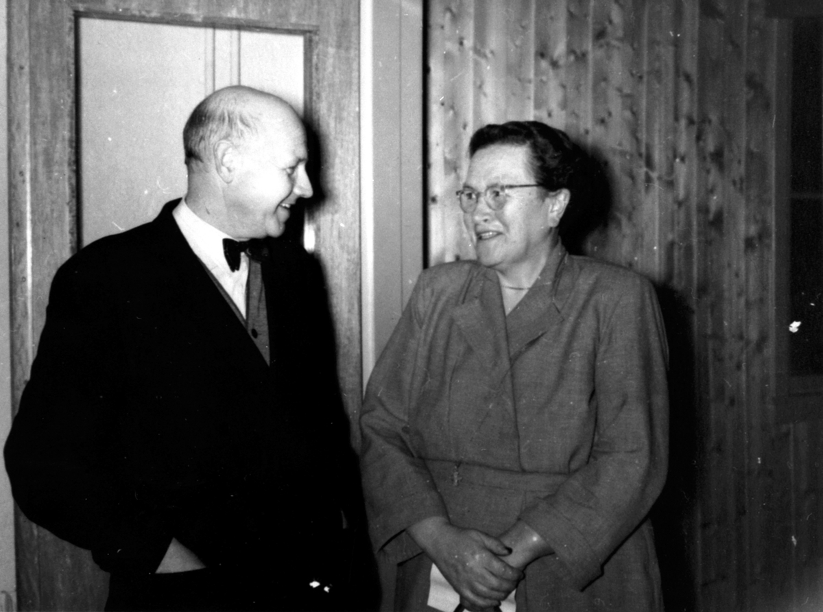 Anno Domkirkeodden, Skolestyreformann Georg Breling og Hjørdis Svennes, lærer ved Saugstad skole, Ringsaker.