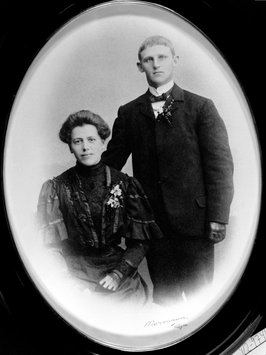Anno Domkirkeodden, Karen Bratvold Sund (1881-1954) og Otto Gudbrandsen Sund (1884-1963) på Øvre Sund, Helgøya.