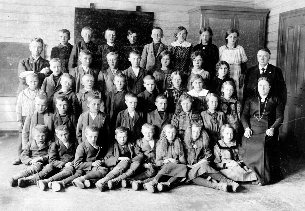 Anno Domkirkeodden, Elever og lærere ved Fagernes skole, Næroset, Ringsaker. Se reg. skjema for navn.