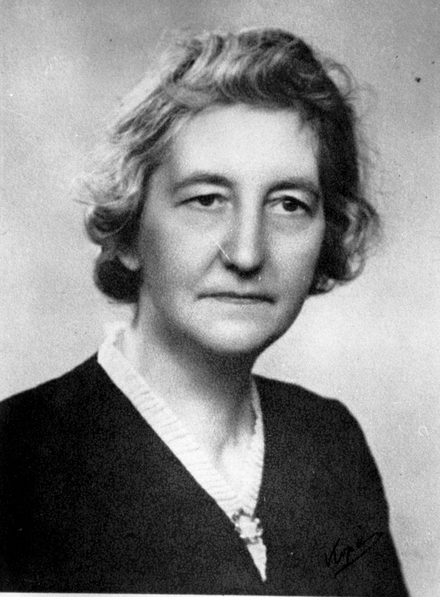 Anno Domkirkeodden, Berthe Olsdatter Moen (Galgum 1890-1954). Gift 1915 med Hans Martinussen Moen (1890-1960), Grimsrud, Helgøya.