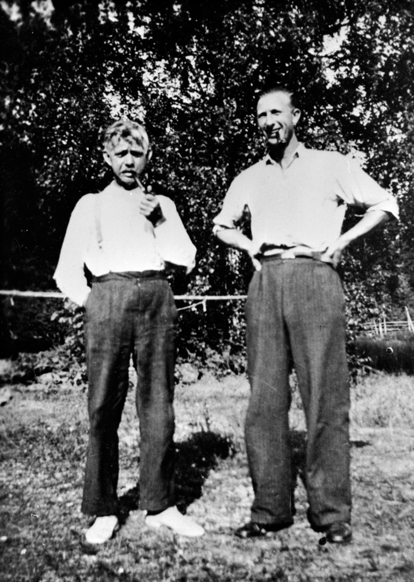 Anno Domkirkeodden, Skredder Alf Pedersen Mo (1877-1962) og Ivar Dæhlin (1907-1984). Roset, Helgøya.