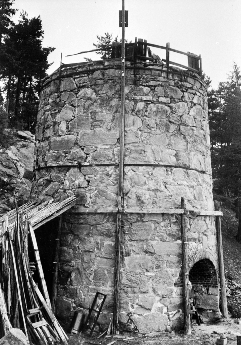Anno Domkirkeodden, Lodvikens kalkbrenneri. Fagervik kalkbrenneri, nordre ovn i Bergevika, Helgøya.