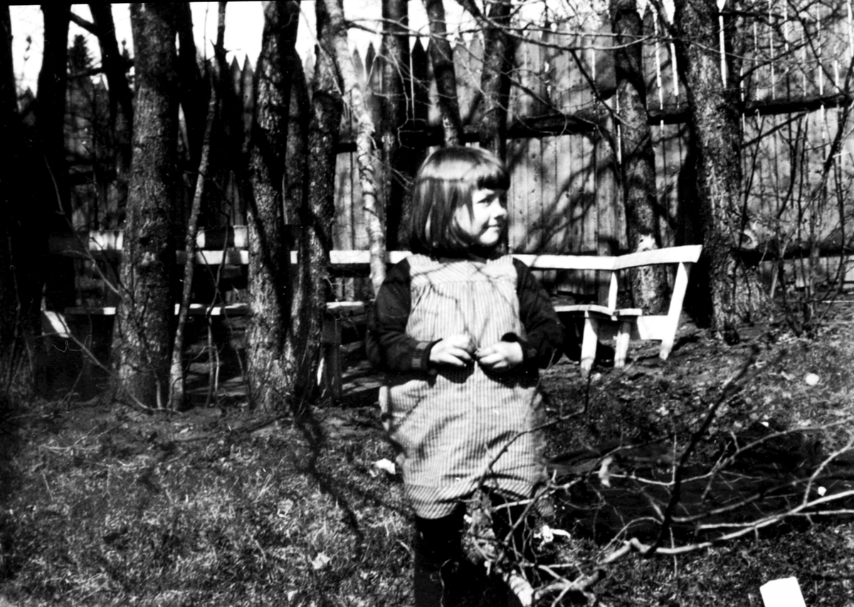 Anno Domkirkeodden, Martha Ulven i hagen på Ulven gård, Ringsaker.