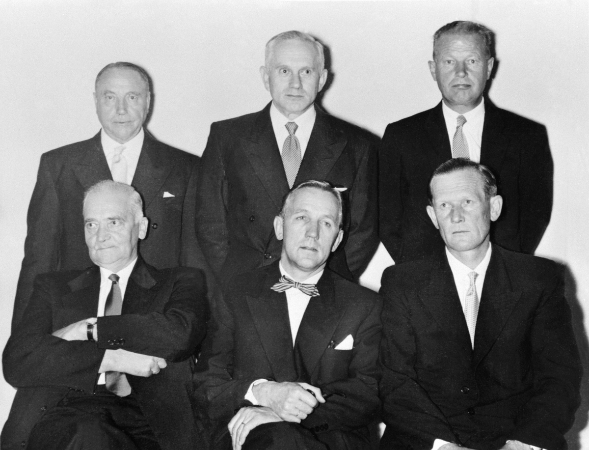 Anno Domkirkeodden, Komiteen for restaurering og nybygg. Foran fra venstre er Karl Østvold, Eirik Nustad, Johannes Hjelmstad. Bak er Knut Solberg på Farberg, Hans Smebold, Knut Solberg på Tande.