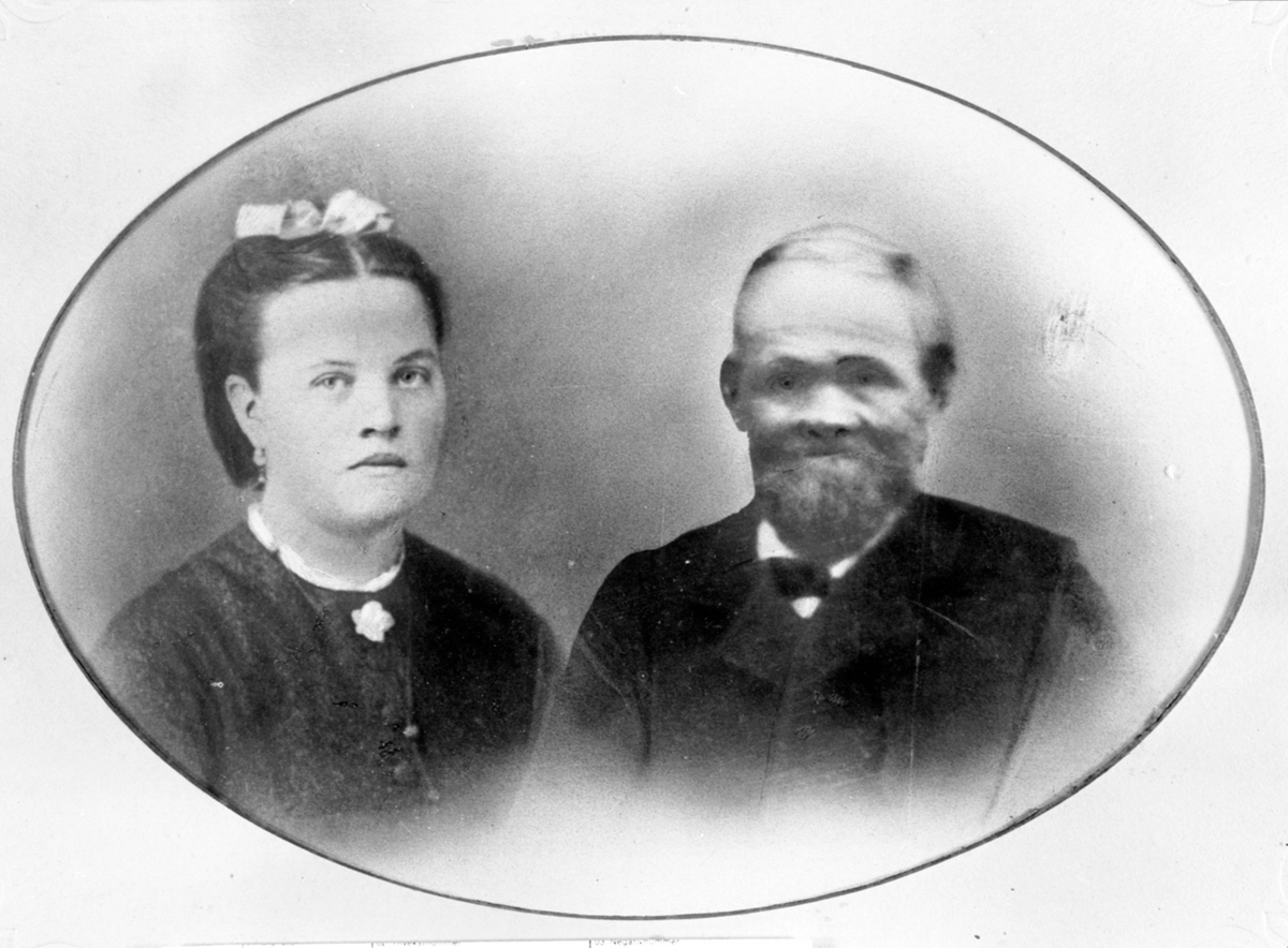 Anno Domkirkeodden, Bolette Olsdatter Sinnerud (1849-1932) og Mikkel Gundersen Sinnerud (1841-1922), Sinnerud, Helgøya.