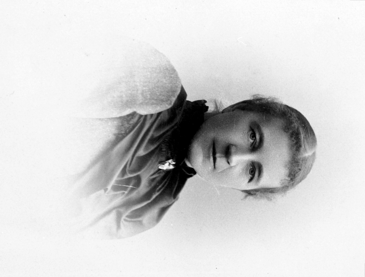 Anno Domkirkeodden, Portrett, Louise Sandberg F. Dehlie 14. 05. 1855. Furnes. Gift m/Ole Rømer Aagaard Sandberg.
