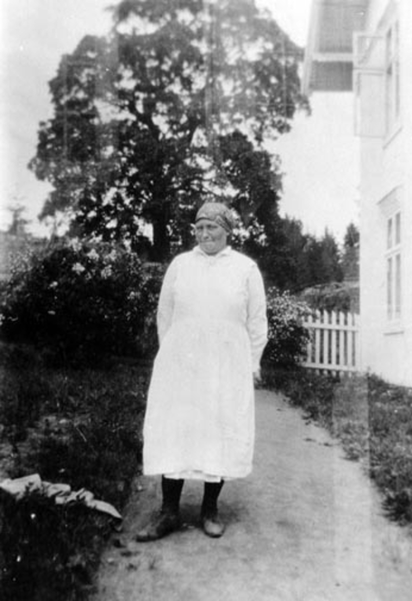 Anno Domkirkeodden, Bakstekone og seterbudeie Helga Furubakken (1883-1951) på Bjørnstad, Nes, Hedmark.