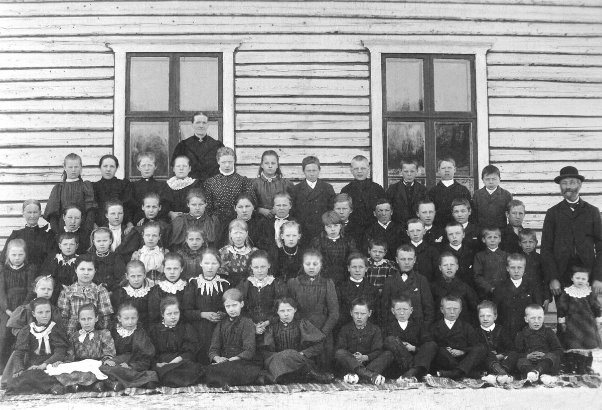 Anno Domkirkeodden, Elever og lærere ved Fredheim skole, Nes, Hedmark.