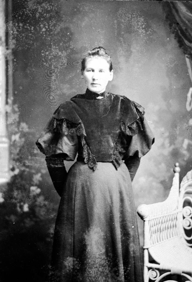 Anno Domkirkeodden, Portrett, Lina Johannesdatter Myhre f.1867, Myhre, Nes, Hedmark.