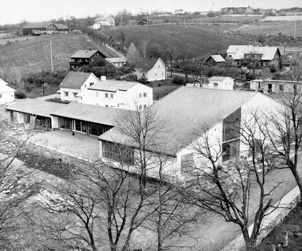 Anno Domkirkeodden, Eksteriør, Tingnes kafeteria, kino, bank, forsamlingshus, sett fra tårnet i Nes kirke, Hedmark.