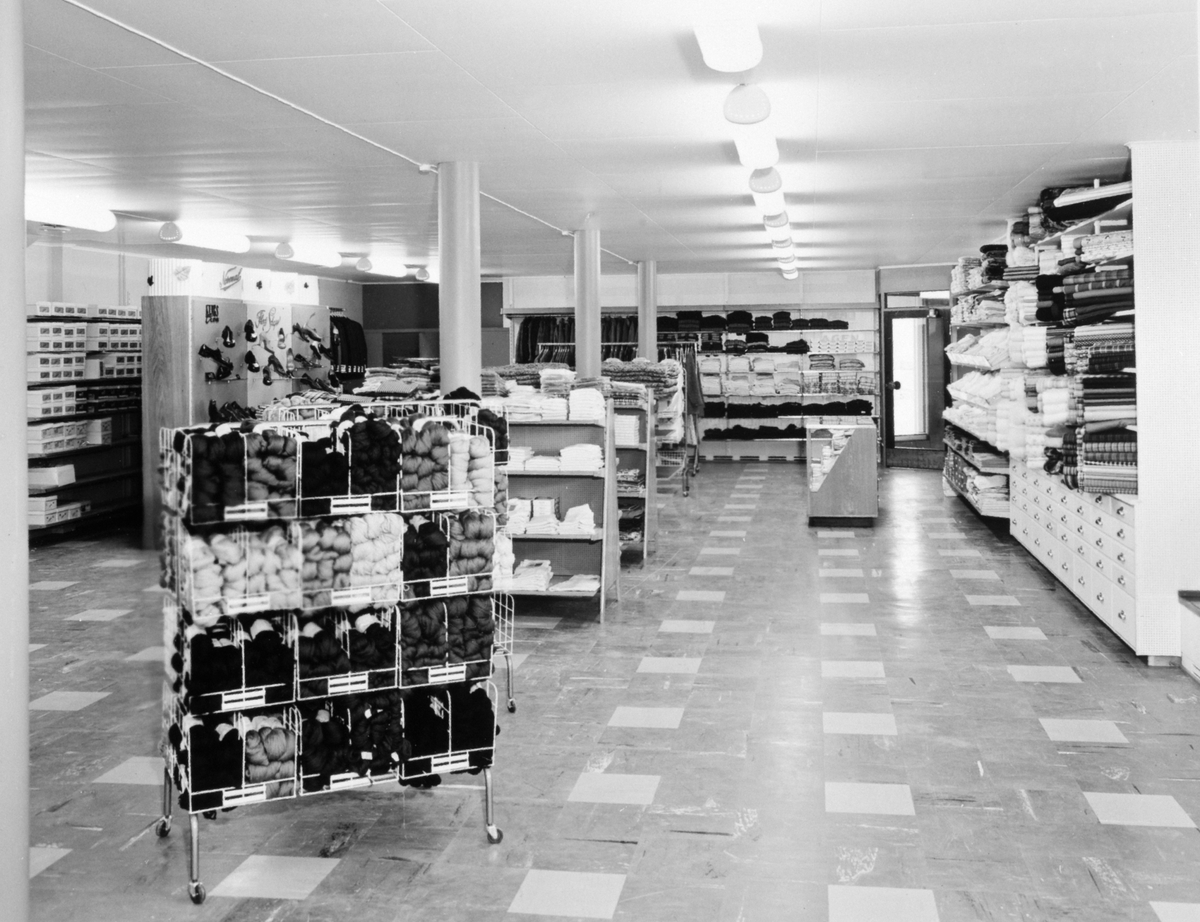 Anno Domkirkeodden, Interiør, Brumunddal Samvirkelag,selvbetjeningsbutijkk, hyller.