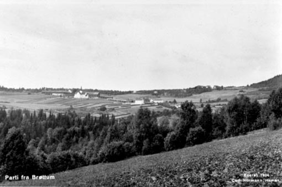Anno Domkirkeodden, Brøttum kirke og landskapet rundt.