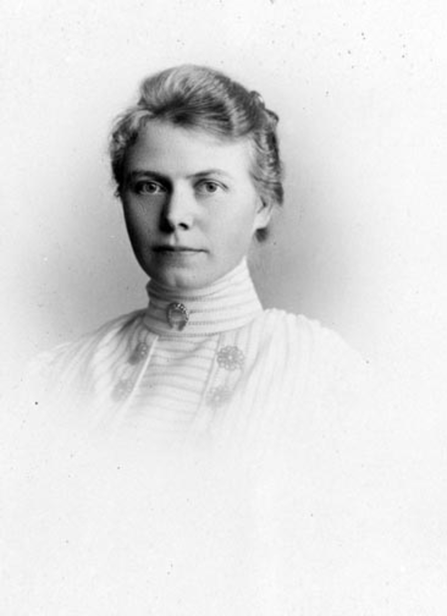 Anno Domkirkeodden, Gunda Magnusdatter Slagsvold (1880-1922), gifte med Ole Mengshoel (1873-1962), Nes, Hedmark.