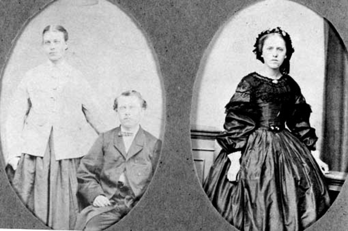 Anno Domkirkeodden, Karl Ludvig Evensen Mengshoel (1844-1879), og muligens Mathea Solberg som han ble gift med i 1869. Høyre portrett er Helene Evensdatter Mengshoel (1842-1892).