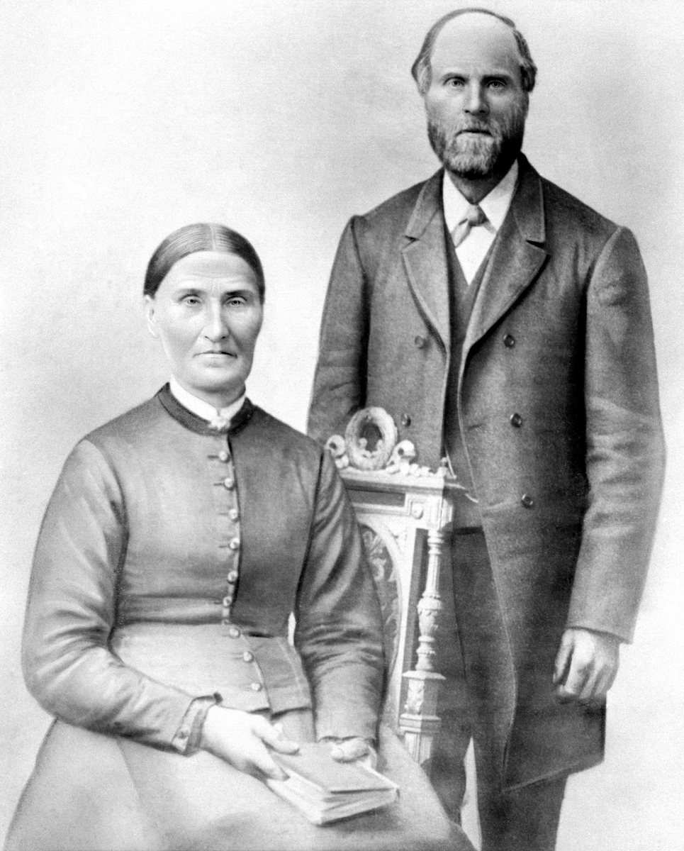Anno Domkirkeodden, Ektepar. Anne Monsdatter Bredvold f.Lysrud (1831-1924) og Anders Eriksen Lysrud (1835-1916).