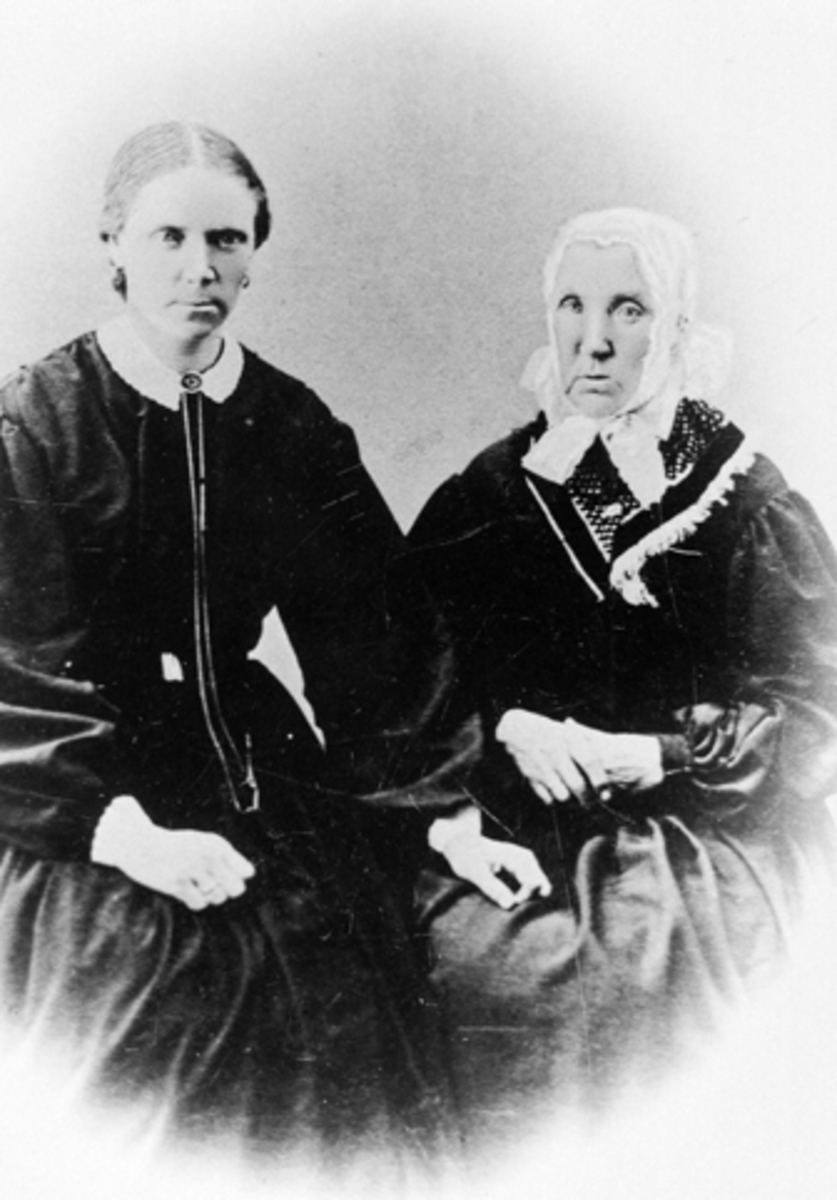 Anno Domkirkeodden, Mor og datter. Anne Marie Simonsen F: 1796, og datter Mina Sendstad, Sendstad, Nes, Hedmark.
