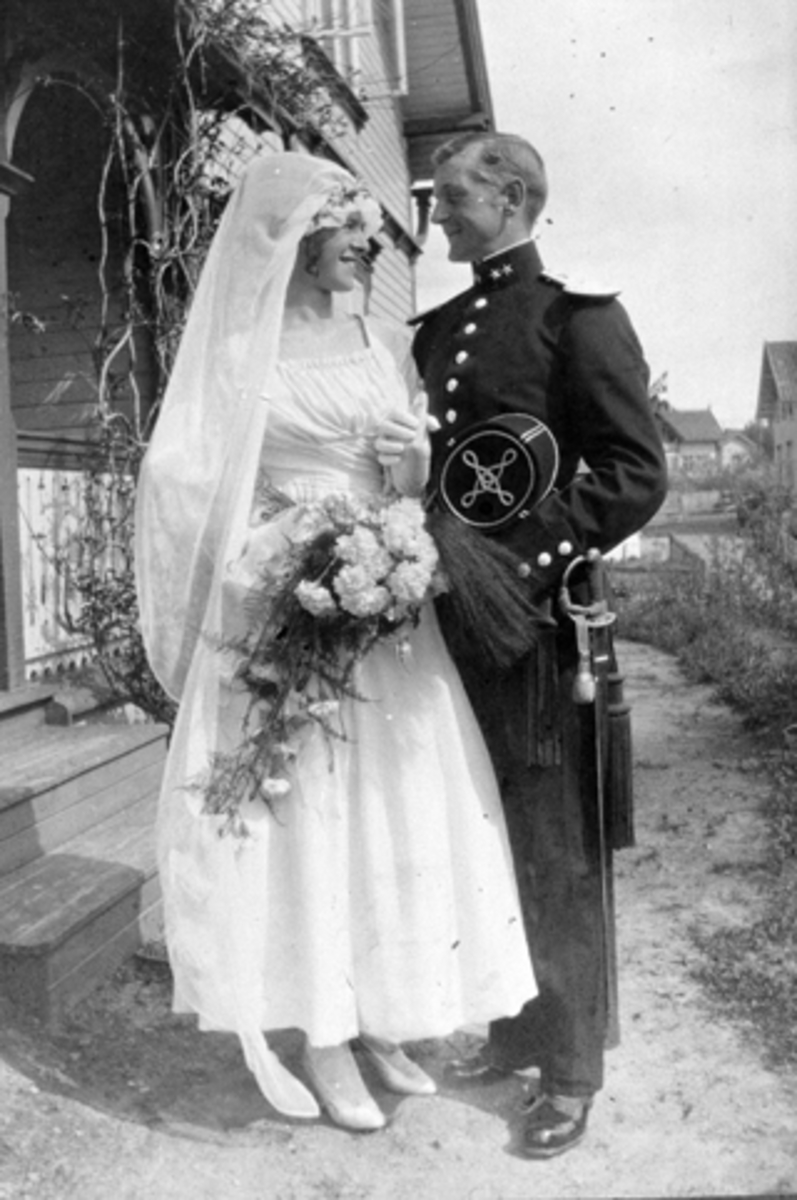 Anno Domkirkeodden, Brudepar, Torgei Vik og Knut Lundby, Elverhøi, Brumunddal.