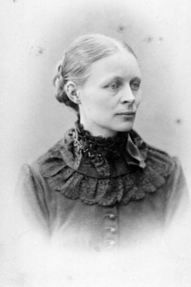 Anno Domkirkeodden, Portrett, Berthe Skoug F.Hundskjold, Brøttum, Ringsaker.