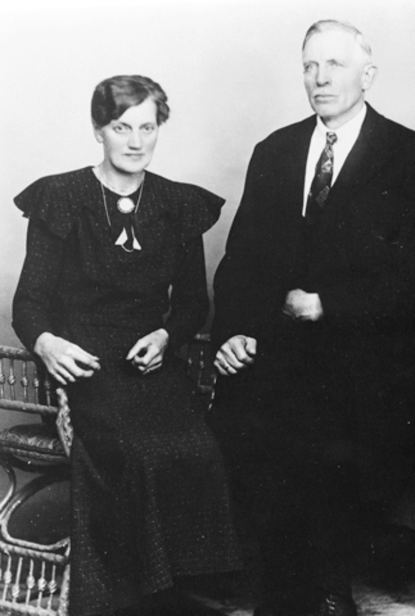 Anno Domkirkeodden, Portrett, Helmer Salamon og Ellen Amdal Mathiassen. Furnes Almennigns første bestyrer fra 1920 til 1938.