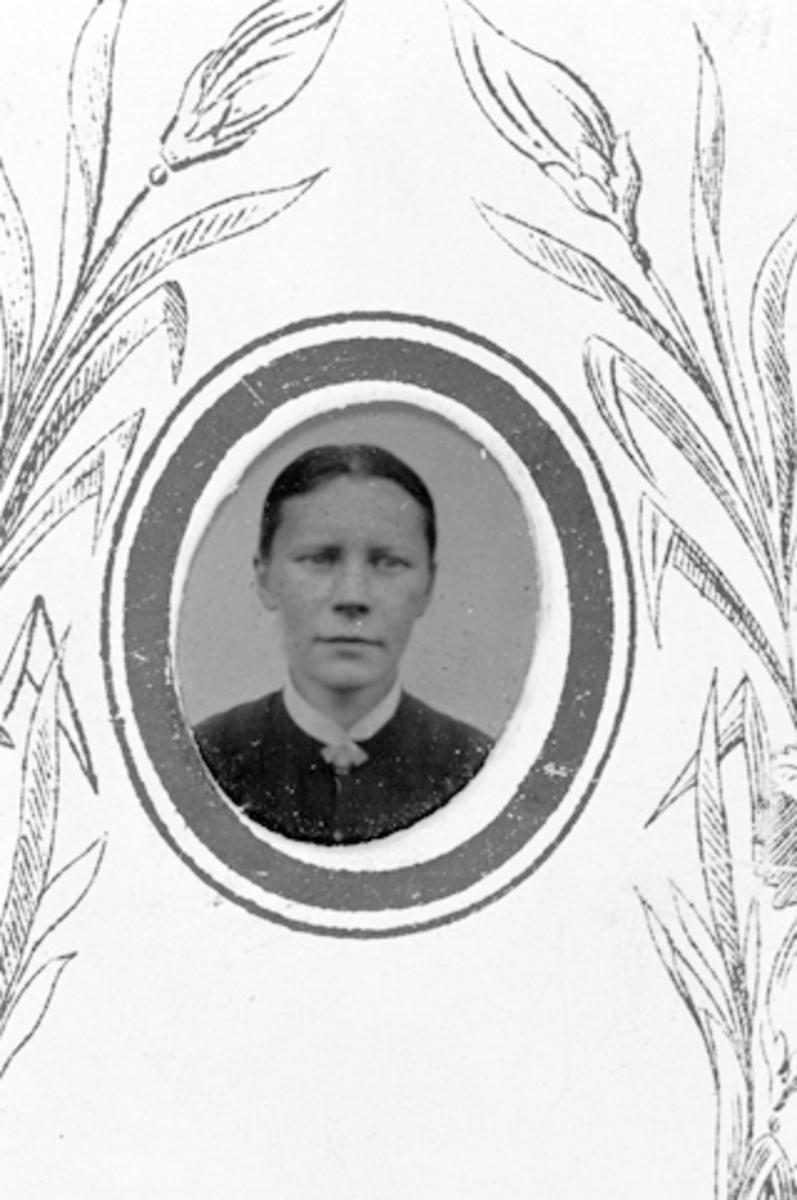 Anno Domkirkeodden, Portrett, Agnethe Pedersen, gift med baker Pedersen i Eriksrud, Ringsaker. Hun i mot stivtøyvask og fransk strykning.