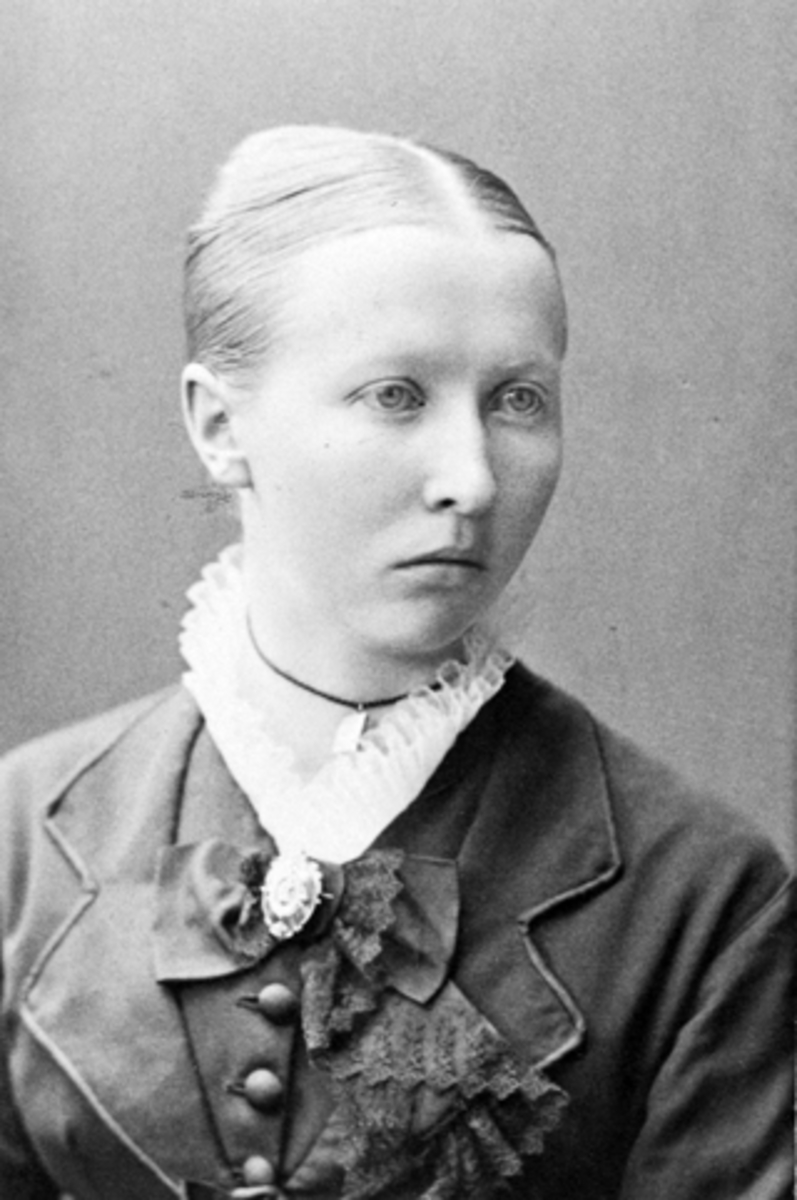 Anno Domkirkeodden, Portrett, Sina Johannesdatter f.1857, Stenseng, Ringsaker.